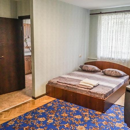 Apartments On Druzhby Narodiv 6 A キエフ エクステリア 写真