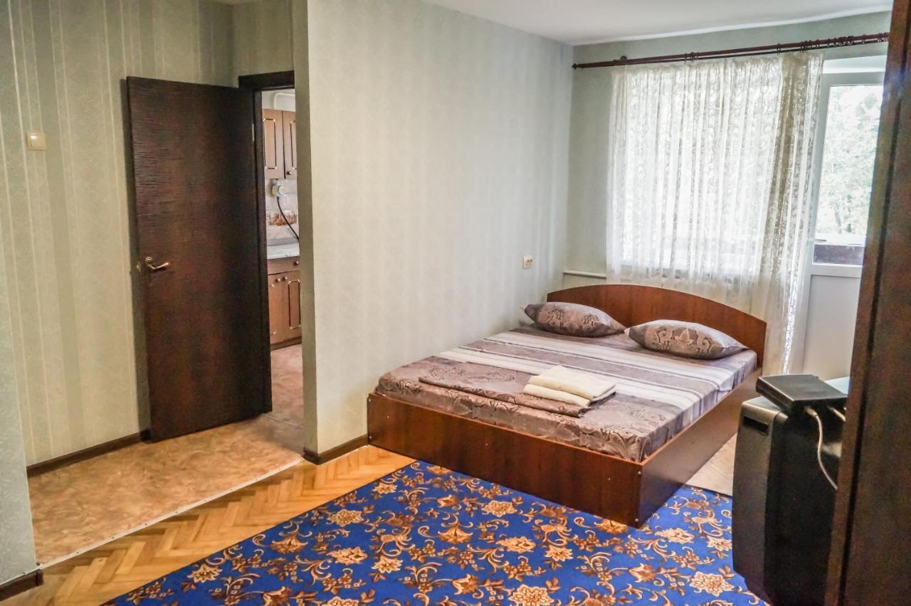 Apartments On Druzhby Narodiv 6 A キエフ エクステリア 写真