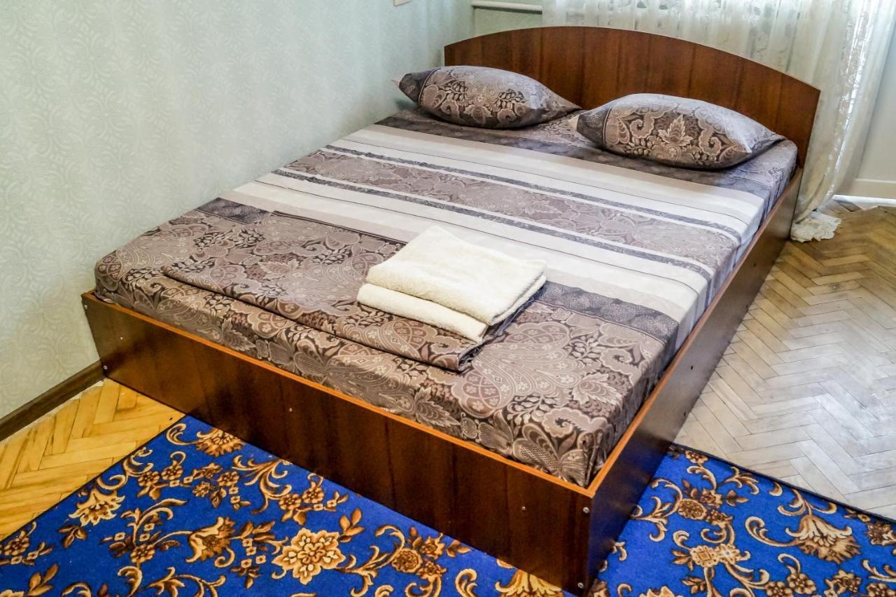 Apartments On Druzhby Narodiv 6 A キエフ エクステリア 写真