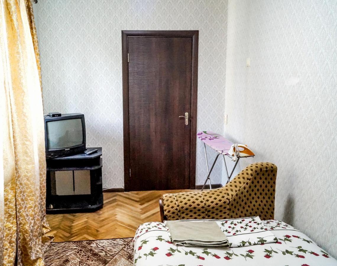 Apartments On Druzhby Narodiv 6 A キエフ エクステリア 写真